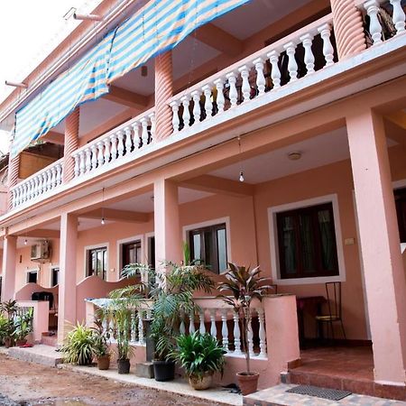 Stanleys Guest House Baga Exterior foto