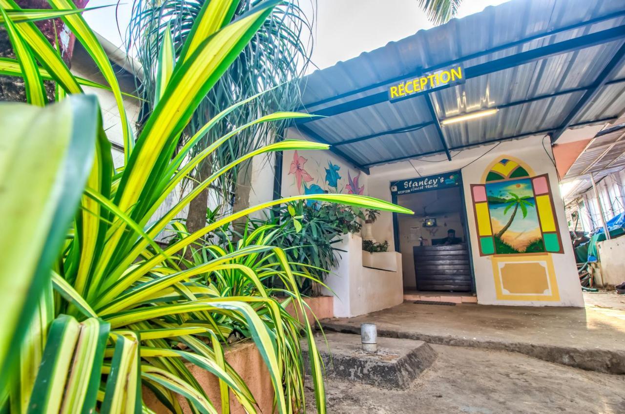 Stanleys Guest House Baga Exterior foto
